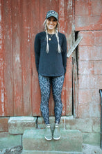 Load image into Gallery viewer, Oystuary Leggings (Black)